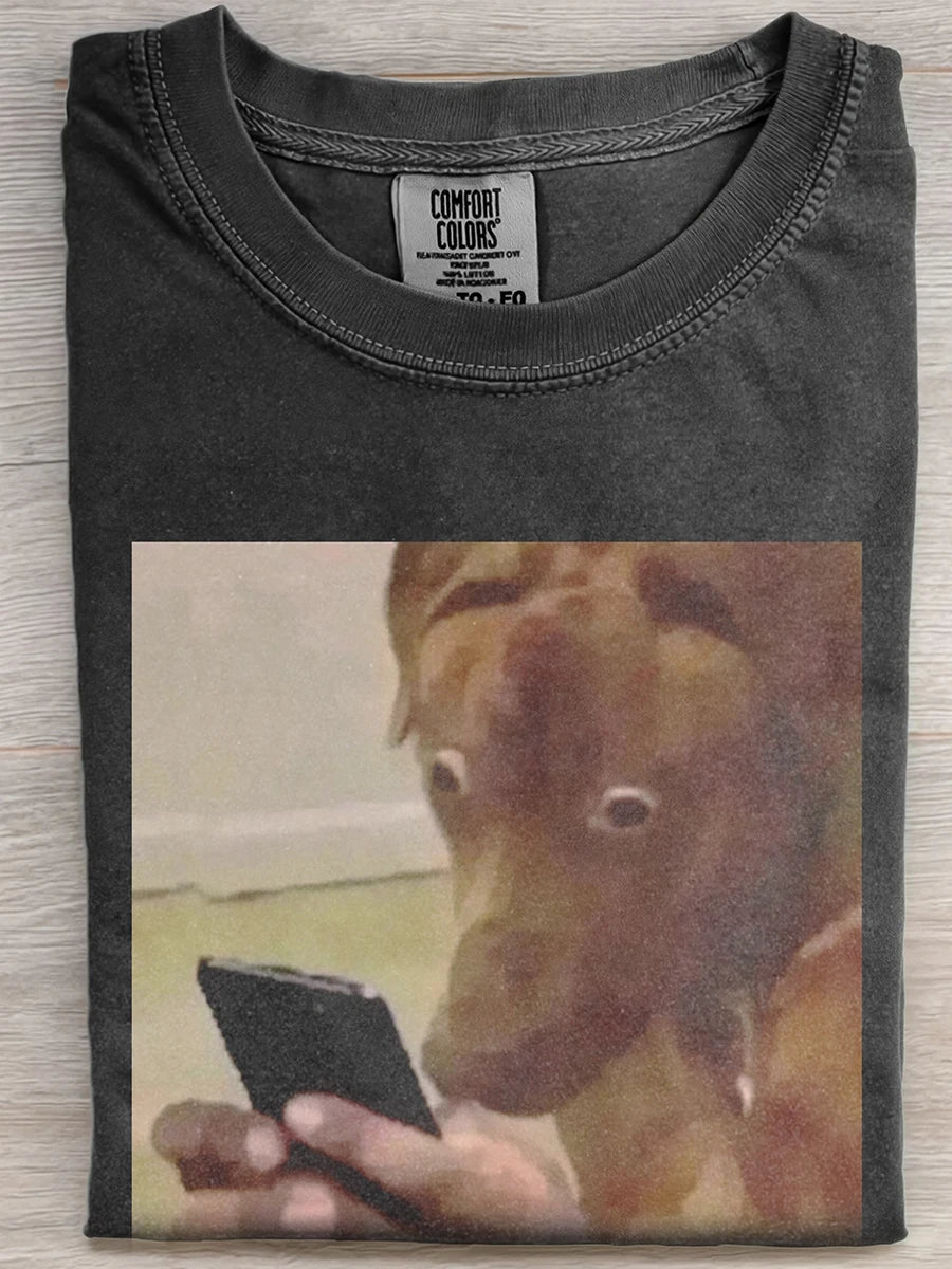 Vintage Washed Black Dog Looking At Phone Funny Meme Graphic Short Sleeve Tee