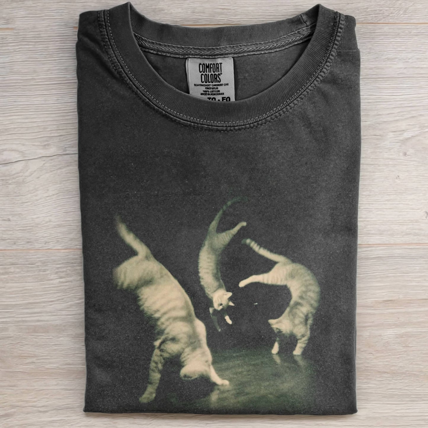 THREE CATS DANCING IN A RETRO STYLE T-SHIRT