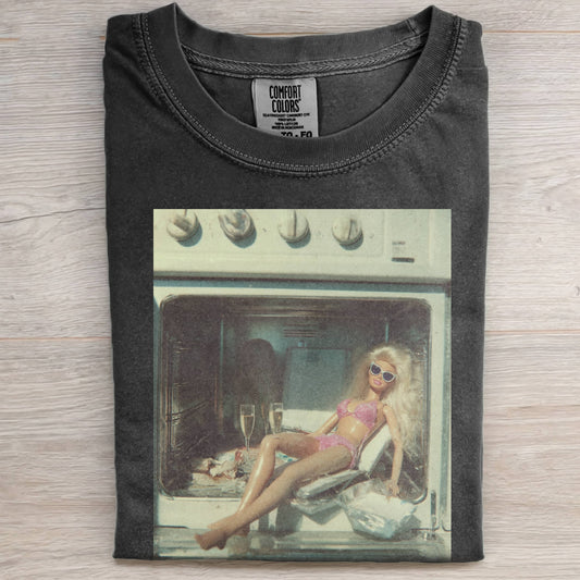 OVEN-BAKED VACATION-THEMED BARBIECORE TEE