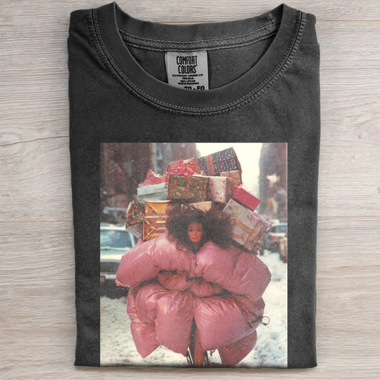 BARBIECORE CARRYING GIFTS VINTAGE TEE