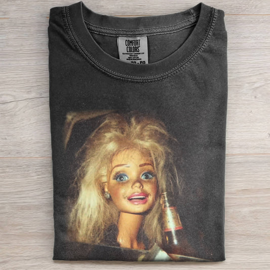 DOLL FACE RETRO DECADENT BEER-DRINKING T-SHIRT