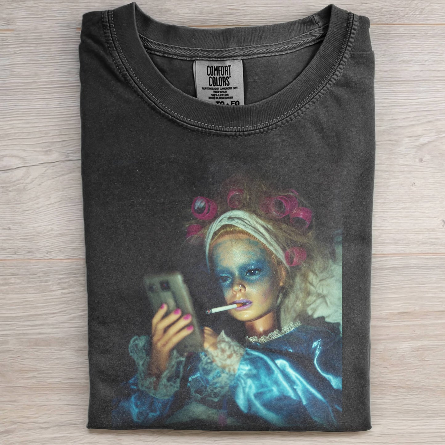 DOLL FACE MEME GLITTER & SMOKE TEE